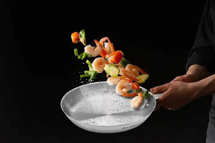 L'acier inoxydable dans la gastronomie : avantages et inconvénients des ustensiles de cuisine fabriqués dans ce matériau dans les cuisines professionnelles ?