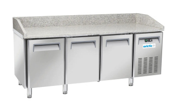 Table réfrigérée 3-portes pour pizza, 640 l, système de réfrigération dynamique, 202,5x80x104 cm | ARKTIC 236796