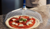 Pelle à pizza rectangulaire, perforée en aluminium anodisé | GI.METAL A-32RFX/180