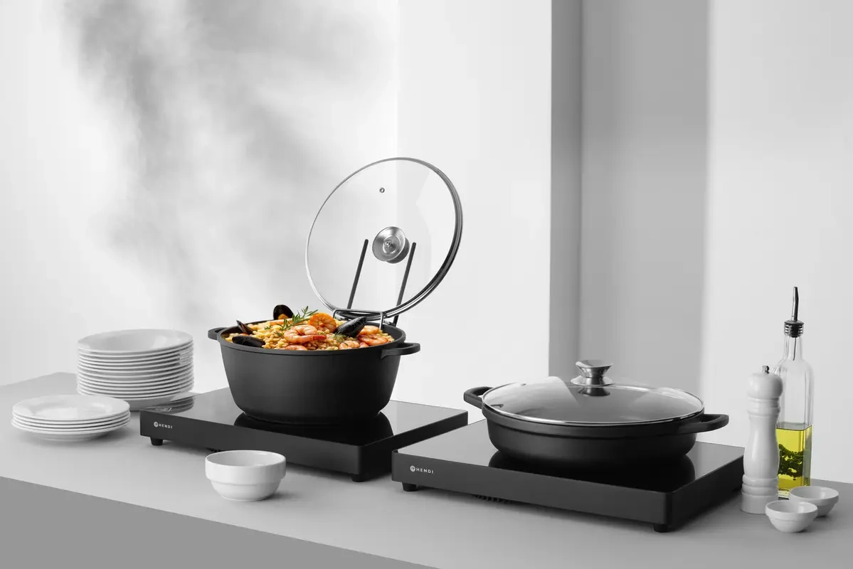 Casserole avec revêtement antiadhésif, 7 L, noir, 36,7x29x(H)12,2 cm | HENDI 611029