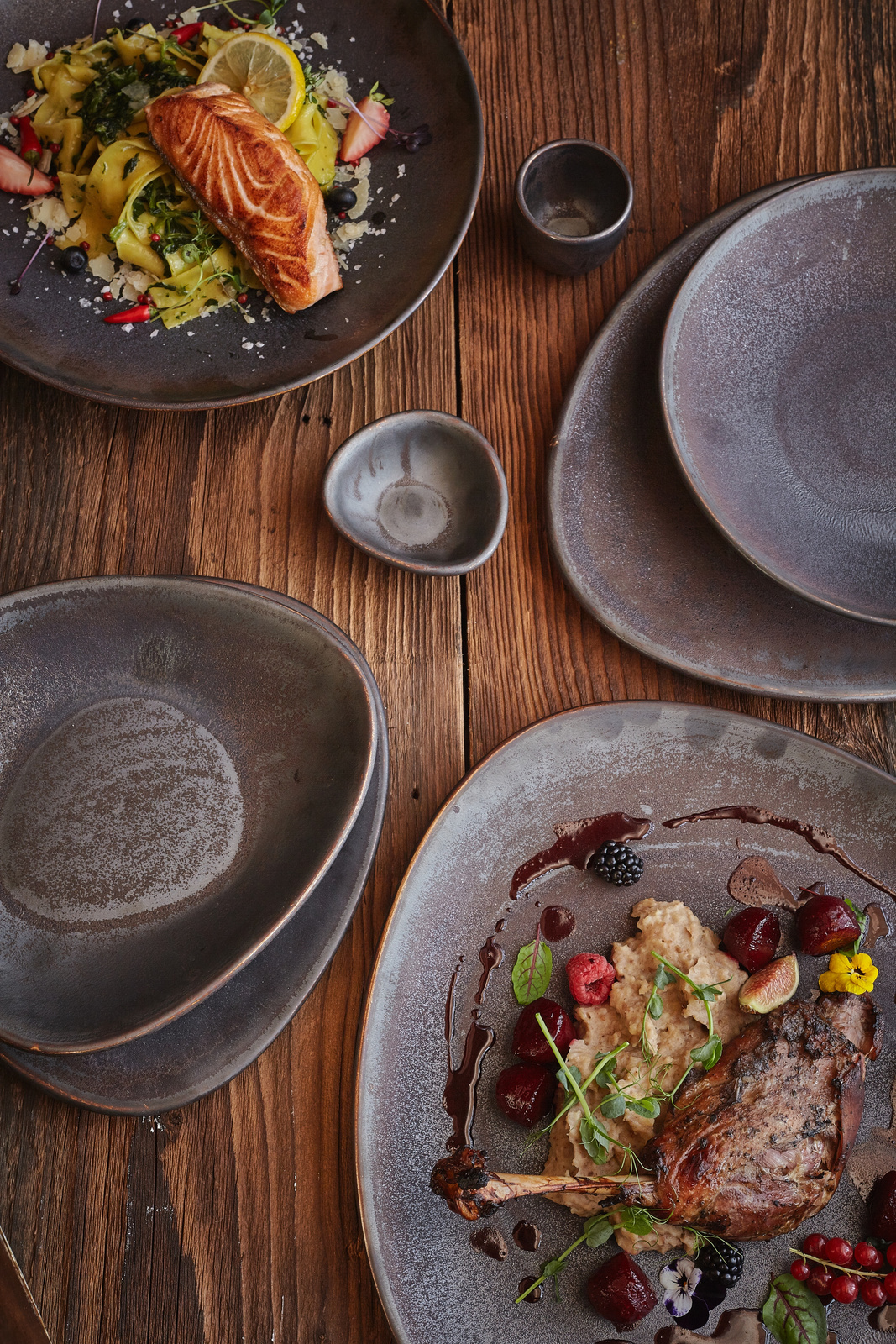 Assiette plate Delta Cristall hématite 26 cm | KERA CERAMIKA 15.3/C.HEM