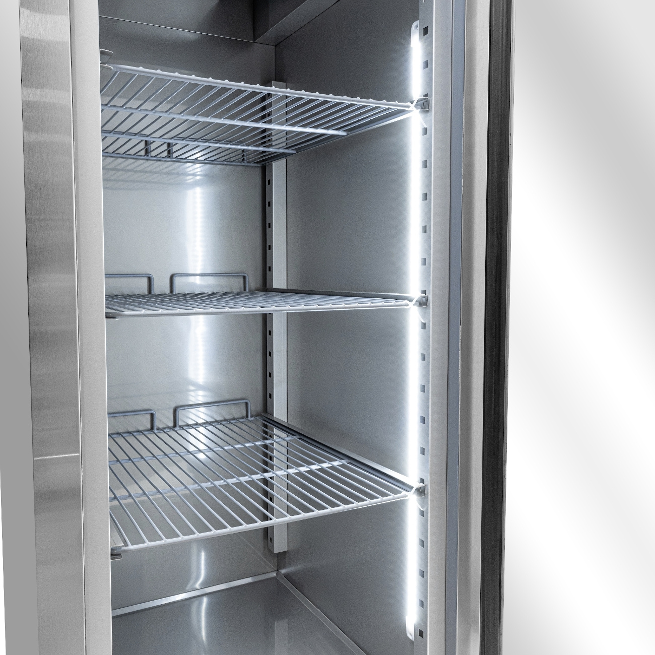 Armoire réfrigérée 1 porte GN 2/1 vitrée 685 l, en acier inoxydable | FORGAST FG07174
